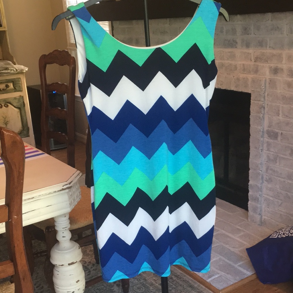 Estan, S/M, stretchy pullover zig zag design dress